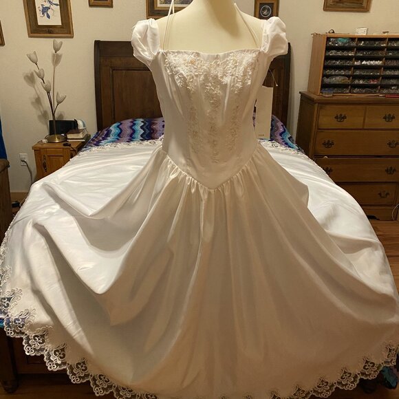 #20) Wedding Gown: Cinderella Ball - Picture 9 of 10